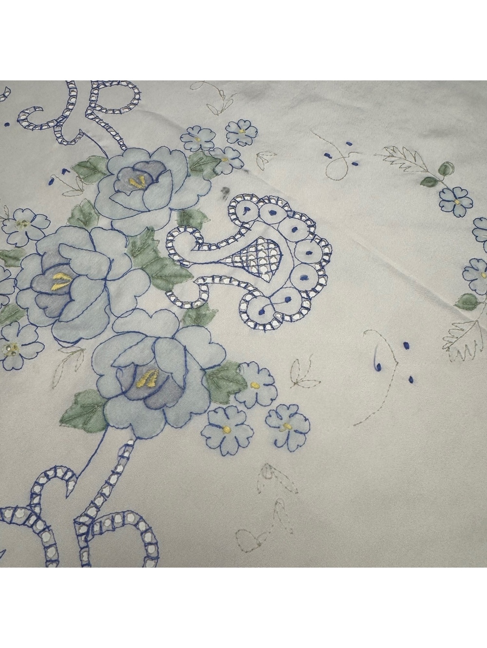 Vintage 68 Inch Round Tablecloth Blue Floral Embroidery Lace Trim - Picture 6 of 9
